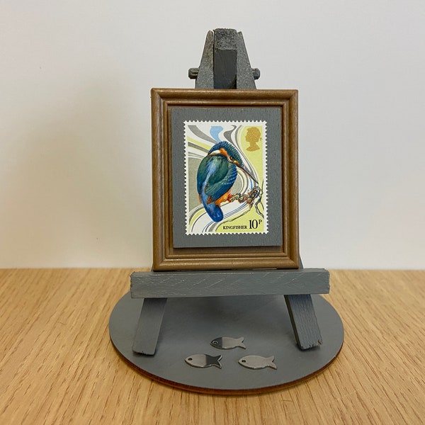 Ijsvogel-stempelornament - Nieuwe ingelijste postzegel uit 1980 van een ijsvogel met een grijze ezel, inclusief basis en cadeauverpakking. Vintage vogelcadeau