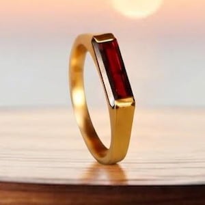 Anello di fidanzamento con rubino rosso taglio baguette, anello nuziale vintage in oro massiccio 14 carati con gemma, anello per anniversario e sposa ispirato all'Art Déco per lei.