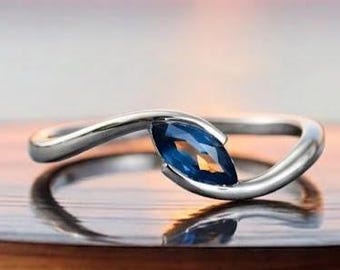 Marquise Schnitt Saphir Ehering, Ost-West gebogener Blauer Edelstein Braut Schmuck, Zierliche 14k Solid Gold Verlobungsring, Geschenk für Frauen