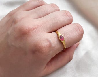 14k Gold Oval Rubin Ring, Rubin Verlobungsring, Gold Rubin Ring, Lünette Set Rubin RIng, Oval Solitär Ring, Zartes Geschenk für Frauen