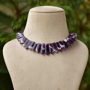 Elegante collar de amatista, collar de cristal de amatista hecho a mano, collar de piedras preciosas moradas, piedra natal de febrero, delicado collar para uso diario