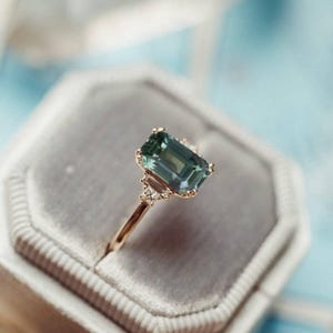 Strahlend geschliffener Türkis Saphir Ehering, Diamant Cluster Verlobungsring, Baguette Moissanit Versprechensring, September Geburtsstein Ring für Sie