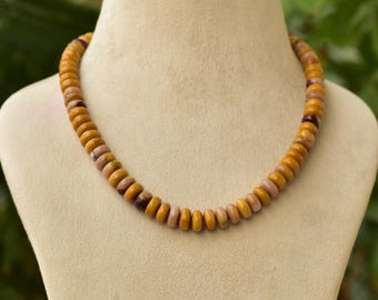 Ras de cou minimaliste en perles de mookaite : collier délicat pour femme