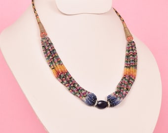 Collier de perles rondes rubis émeraude saphir naturel