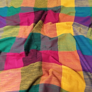 Breedte 44 inch (112 cm), katoenen stof met Madras-ruitjespatroon – roze, geel en groen geverfd katoen, geschikt voor quilten, knutselen, naaien, zomerkleding, strandkleding en kimono's.