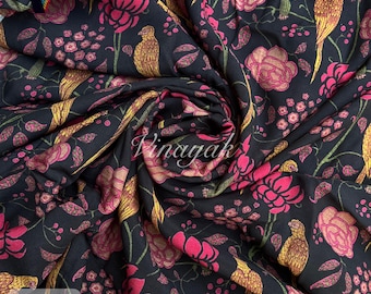 Tissu de soie Moonga noir coloré imprimé floral-oiseaux de 44 po., tissu de couture kimono-tunique-sari, séance photo, tissu de mode pour costume lehenga