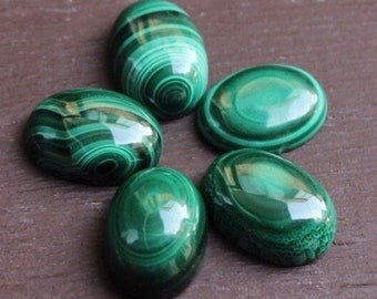 Cabochon di malachite naturale: lotto di pietre preziose ovali per la creazione di gioielli