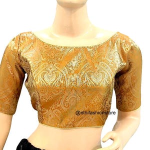 Camicetta sari da donna, camicetta in seta Banarasi pronta all&#39;uso, camicetta sari marrone chiaro, camicetta sari taglie forti, top sari in seta con scollo a barca e maniche a gomito