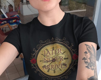 DSC - 'Later Never Arrives' Ladies Fitted Black Cotton T-Shirt Size XL *Slogan *Rock style *Steampunk *Retro *New