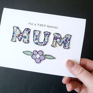 Cartão bordado personalizado para o dia das mães - Liberty MUM e flor
