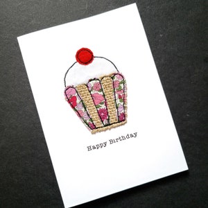 Cartão de aniversário bordado personalizado - Cupcake de tecido Liberty