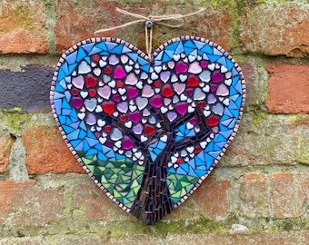 Albero della vita a mosaico a forma di cuore: targa da parete per giardino realizzata a mano