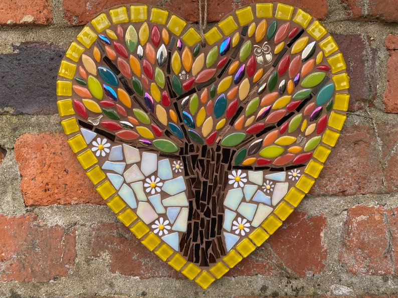 Baum des Lebens Kunst, Mosaik Baum des Lebens, Gartendekoration, Jubiläumsgeschenk, einzigartiges Geschenk, Herzmosaik, handgemachtes Geschenk für sie, Mosaik-Wandtafel Bild 1