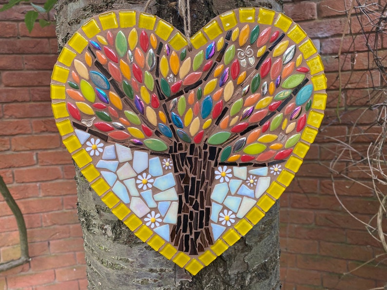 Art d'arbre de vie, arbre de vie en mosaïque, décoration de jardin, cadeau d'anniversaire, cadeau unique, mosaïque de coeurs, cadeau fait main pour elle, plaque murale en mosaïque image 8