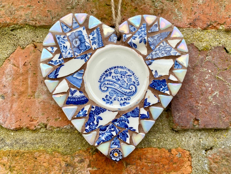 Cœur de jardin en mosaïque, décoration de jardin, art de la mosaïque, art mural coeur bleu, carreau de mosaïque, art de la Chine en bois compensé, décoration bohème, cadeau de jardin, cadeau pour lui image 1