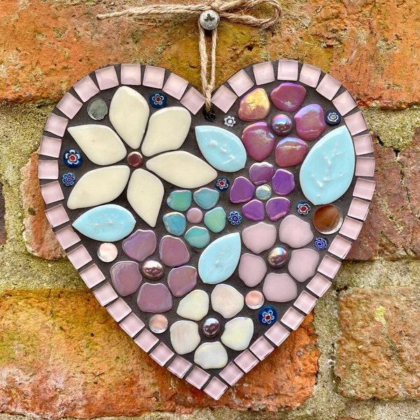 Art de la mosaïque, coeur de jardin, art mural mosaïque, mosaïque coeur, décoration de jardin, suspension murale, cadeau romantique elle, cadeau pour mère, cadeau en forme de coeur