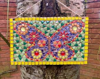 Targa a mosaico con farfalla: decorazione da parete per giardino iridescente