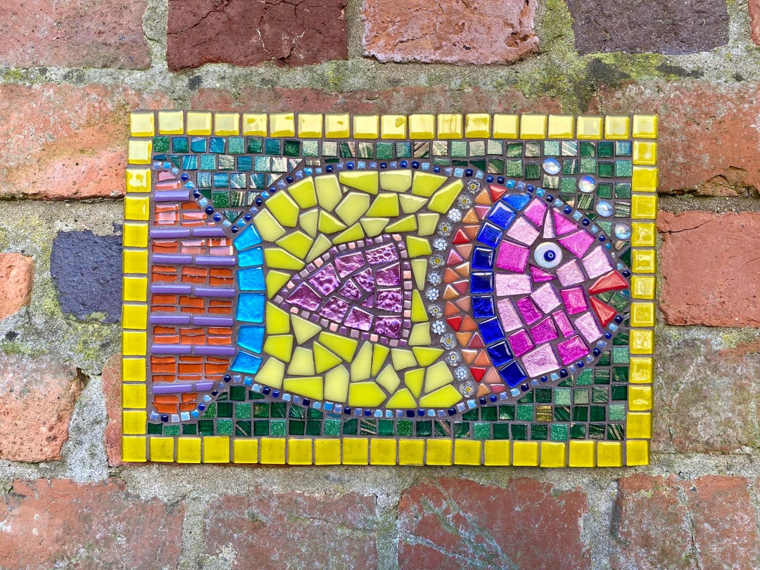 タイルモザイクアート　ビッグベン 虹色の魚のモザイク：手作りタイル壁アート（30 x 20 cm） - Etsy 日本
