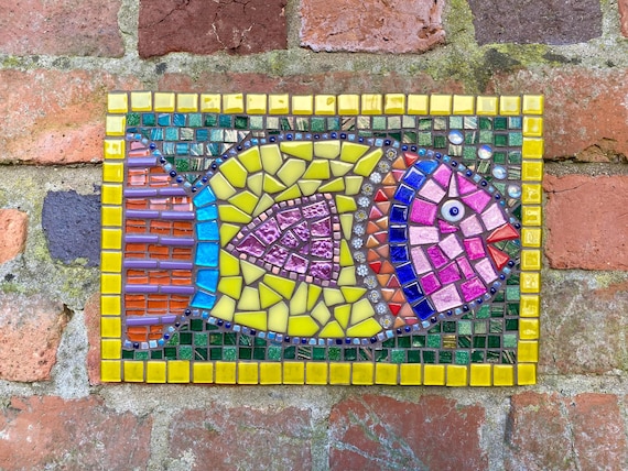 虹色の魚のモザイク：手作りタイル壁アート（30 x 20 cm） - Etsy 日本