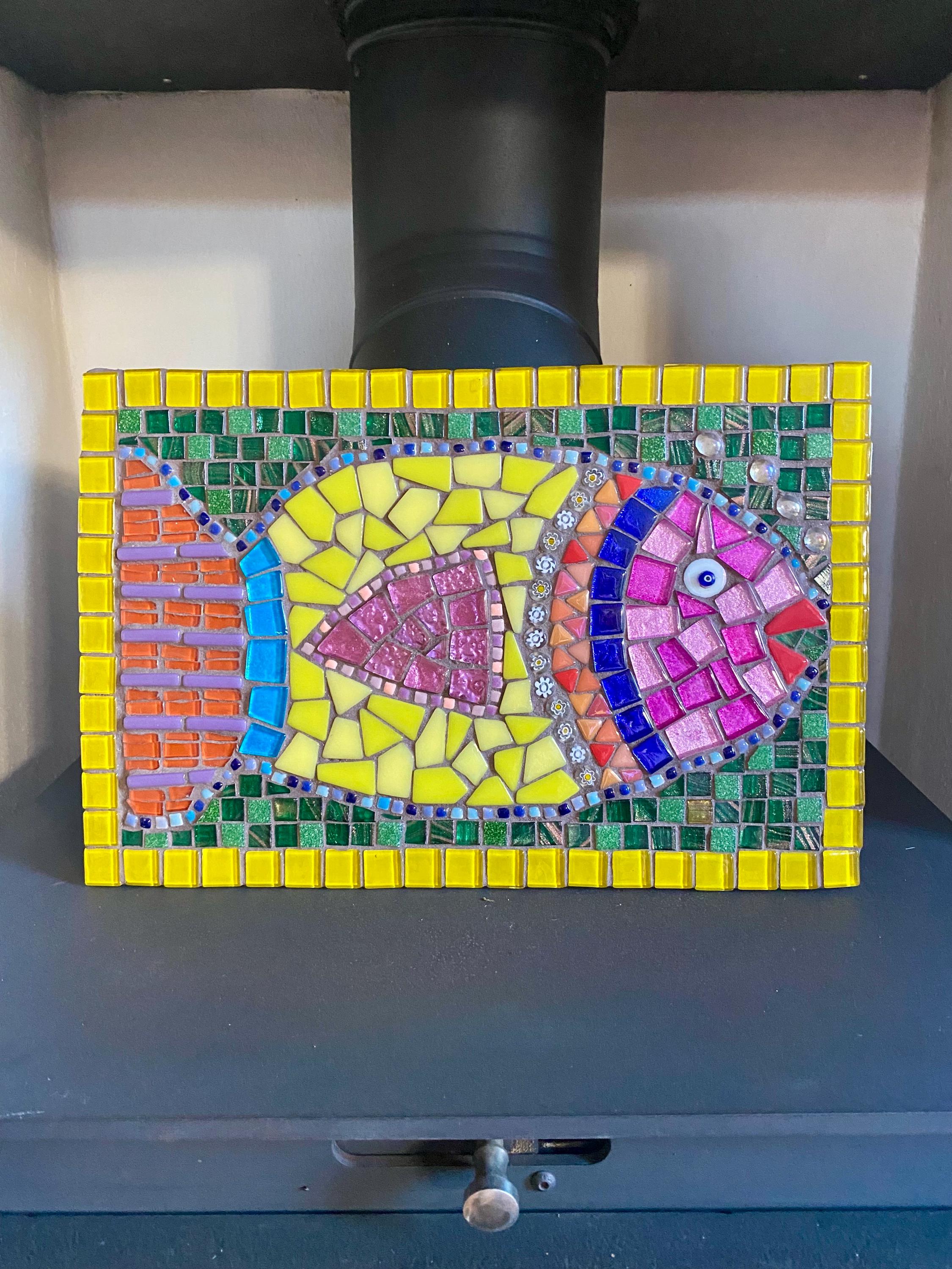 虹色の魚のモザイク：手作りタイル壁アート（30 x 20 cm） - Etsy 日本