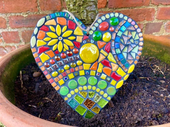 Cuore da giardino in mosaico, decorazione da parete, decorazione da  giardino, cuore luminoso sospeso, cuore in mosaico da giardino, ornamento  da giardino in mosaico -  Italia