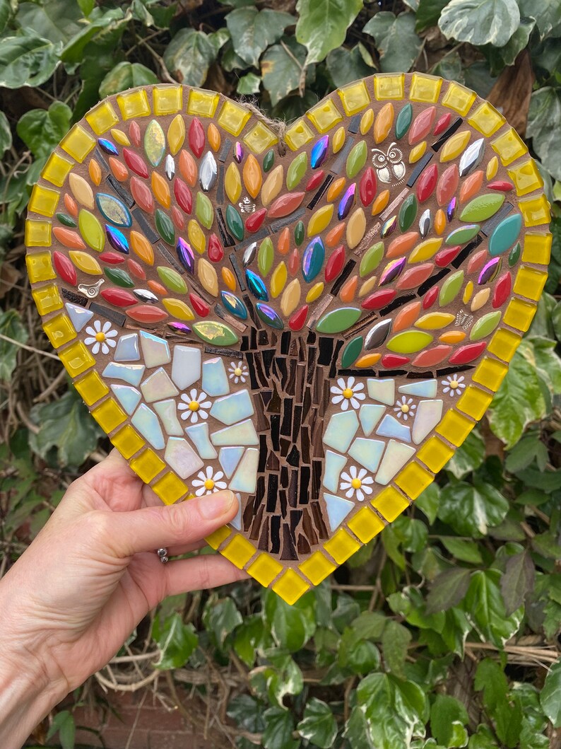 Baum des Lebens Kunst, Mosaik Baum des Lebens, Gartendekoration, Jubiläumsgeschenk, einzigartiges Geschenk, Herzmosaik, handgemachtes Geschenk für sie, Mosaik-Wandtafel Bild 4