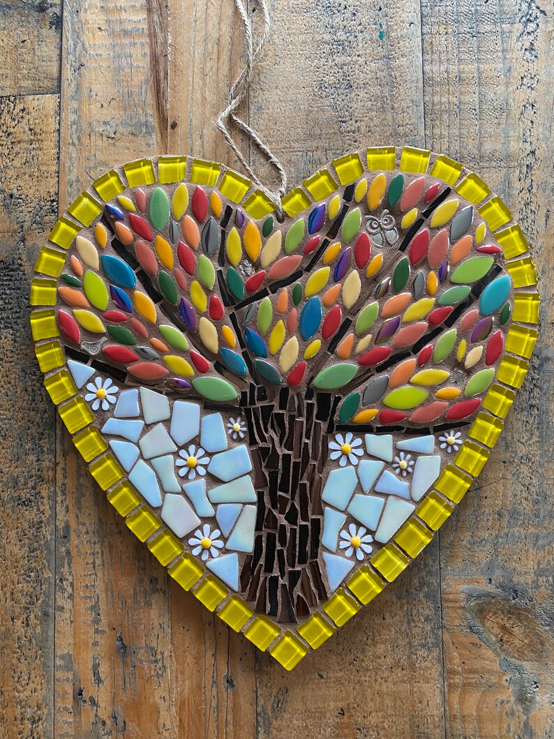 Art d'arbre de vie, arbre de vie en mosaïque, décoration de jardin, cadeau d'anniversaire, cadeau unique, mosaïque de coeurs, cadeau fait main pour elle, plaque murale en mosaïque image 7