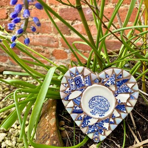 Cœur de jardin en mosaïque, décoration de jardin, art de la mosaïque, art mural coeur bleu, carreau de mosaïque, art de la Chine en bois compensé, décoration bohème, cadeau de jardin, cadeau pour lui image 8