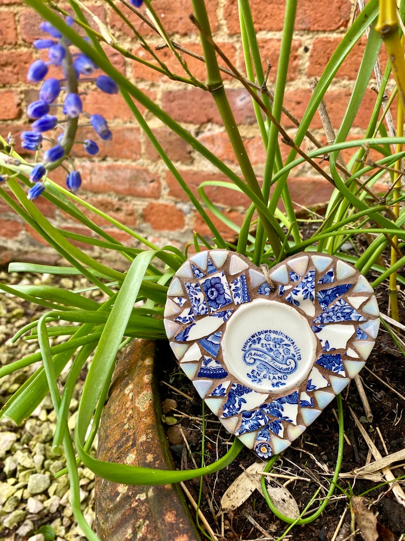 Cœur de jardin en mosaïque, décoration de jardin, art de la mosaïque, art mural coeur bleu, carreau de mosaïque, art de la Chine en bois compensé, décoration bohème, cadeau de jardin, cadeau pour lui image 8