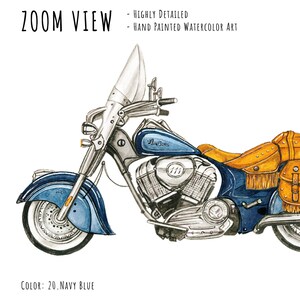 Puede incluir: Ilustraci&oacute;n en acuarela de una motocicleta azul marino con detalles cromados y una alforja de cuero marr&oacute;n. La imagen incluye el texto "ZOOM VIEW" y "COLOR: 20. NAVY BLUE". La obra es muy detallada y pintada a mano.