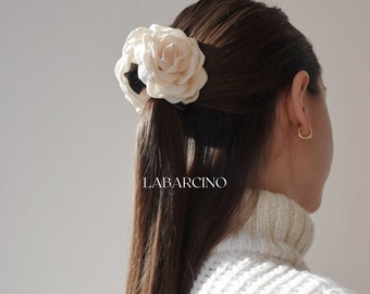 Clip de pelo de flor de tela de camelia, clip de pelo rosa, clip de garra de flor, clip de pelo floral, accesorios para el cabello, clips de pelo para mujeres