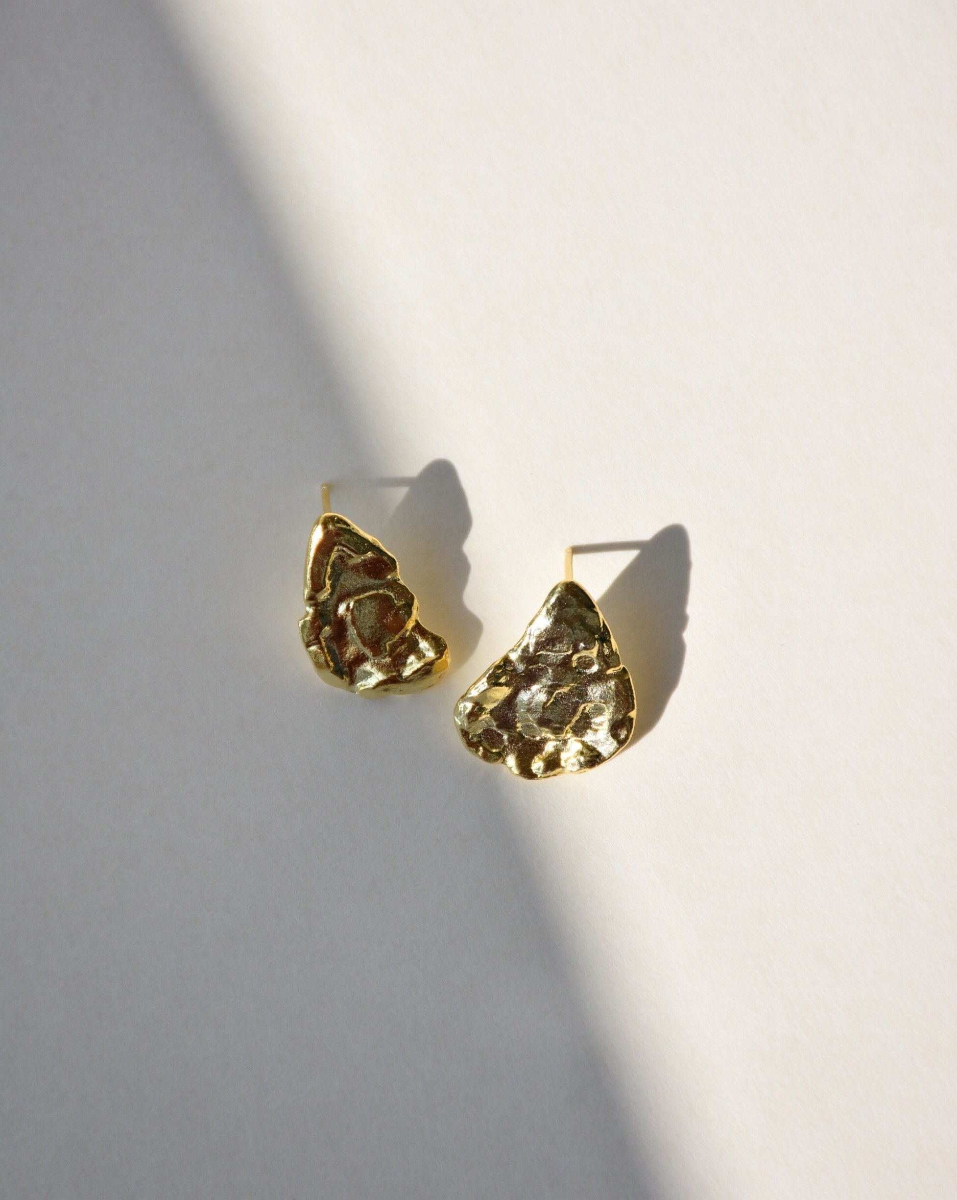 Gold Hammered Stud Earrings, Abstract Earrings made of Sterling Silver, 18k Gold Stud Earrings, Minimalist Earrings, Christmas Gift