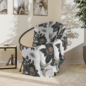 Gothic Skulls & Flowers Velveteen Blanket: Spooky Halloween Decor