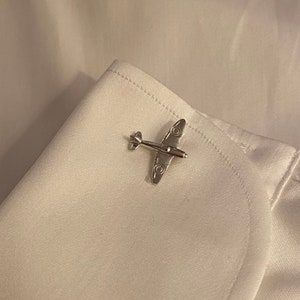 Puede incluir: Gemelos de plata con forma de avión vintage.
