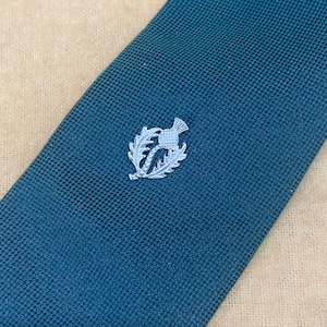 Thistle Tie Tack - Prendedor de gravata banhado a ouro 18 quilates / Prata esterlina - Prendedor de gravata Flower of Scotland - Traje formal - Acessórios para terno