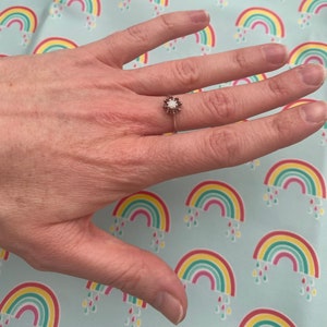 Bague en argent sterling avec opale et grenat - Pierres de naissance d&#39;octobre et de janvier - Large gamme de tailles disponible, y compris les tailles enfant