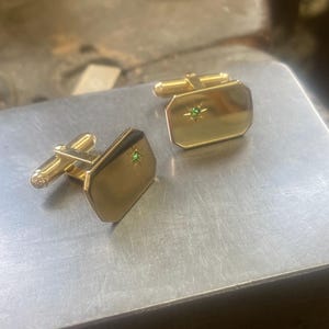 18kt vergulde smaragdgroene manchetknopen - kostuumaccessoires - smaragdgroene sieraden - cadeaus voor heren