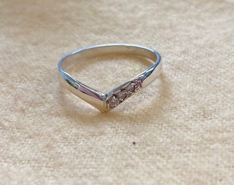 Silver Half Wishbone Ring with Zirconia - Multi stone ring - Full size range available!
