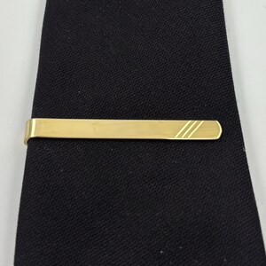 18ct Gold Plated Tie Slide: Diamond Cut Stripes image 6