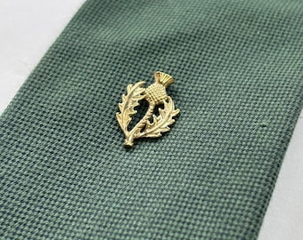 Spilla da cravatta a forma di cardo placcata in oro 18 carati: spilla da bavero con fiore scozzese