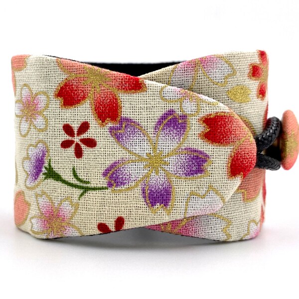 OBI One japanisches Manschettenarmband Sakuras cremefarbener Hintergrund – traditioneller Baumwollstoff – handgefertigt