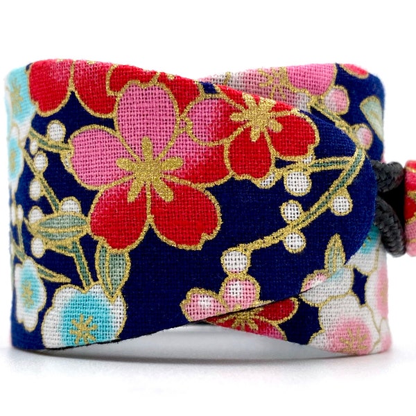 Bracelet OBI One manchette japonaise sakuras fond bleu - tissu coton traditionnel - fait main