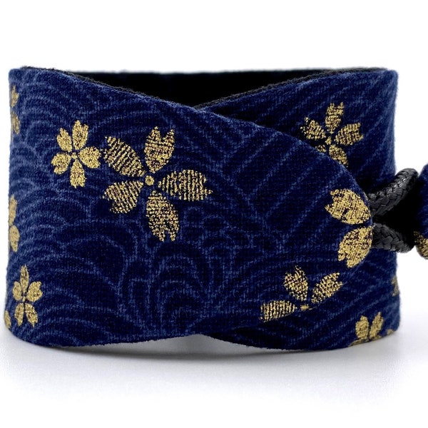 Bracelet OBI One manchette japonaise Sakuras dorées fond bleu - tissu coton traditionnel - fait main