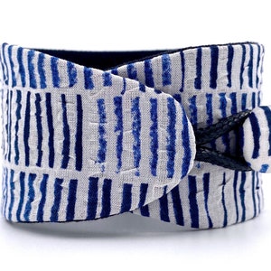 Bracelet OBI One manchette japonaise bleu abstrait - tissu coton traditionnel - fait main