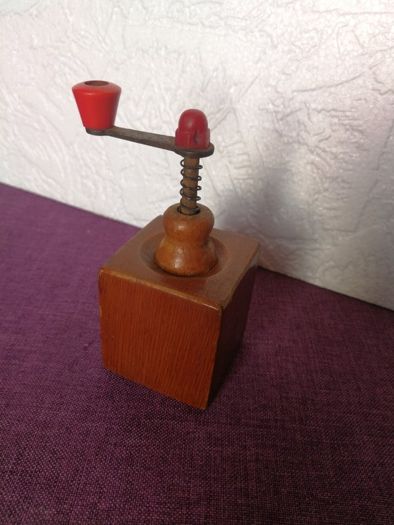 Vintage wooden pepper mill, wooden spice grinder, rustic home decor, kitchen decor,old manual grinder,rare,gift,collection,1970s
