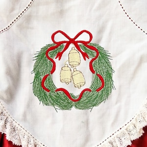 Disegno per ricamo a macchina con ghirlanda natalizia