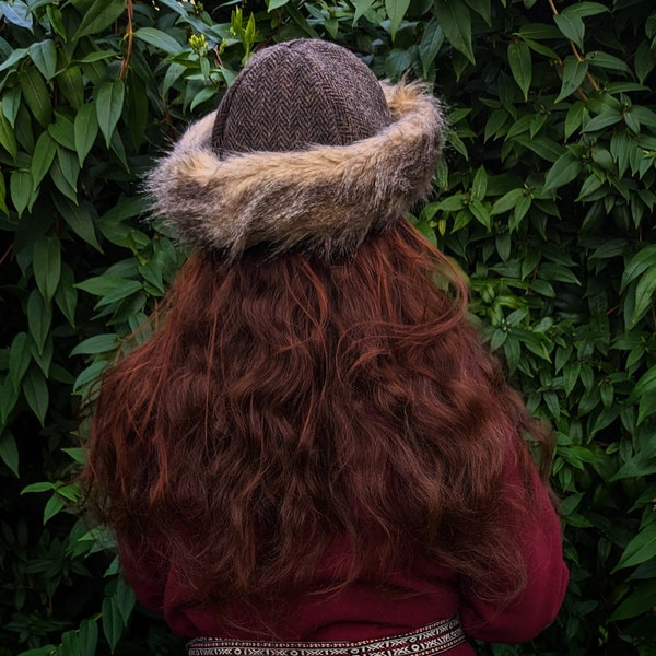 Medieval and Viking Birka hat, with linen, pure wool and fur