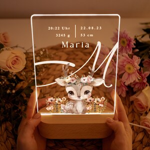 May include: A white acrylic night light with a deer illustration and the text "20:22 Uhr 22.08.23 3245 g 53 cm Maria"
