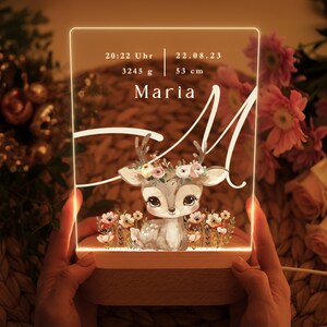 May include: A white acrylic night light with a deer illustration and the text "20:22 Uhr 22.08.23 3245 g 53 cm Maria"