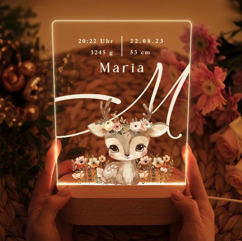 May include: A white acrylic night light with a deer illustration and the text "20:22 Uhr 22.08.23 3245 g 53 cm Maria"